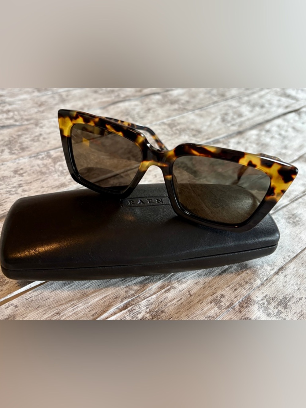 NEW w/Box and Case Authentic RAEN Keera Tortoiseshell Square Sunglasses - Picture 4 of 10